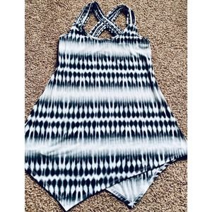 J Valdi small black white criss cross strap top